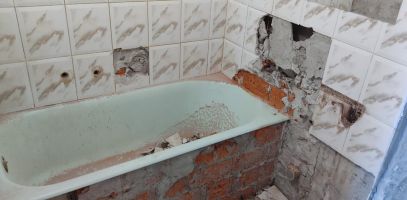 Демонтаж плитки со стен