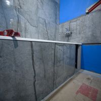 Укладка керамогранита 60x60 на экран ванны