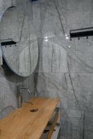 Установка подвесной тумбы с зеркалом