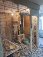 Слом сантехнической кабины
