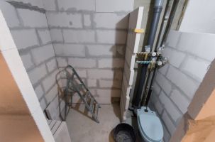 Пример - строительство перегородок из газоблоков для совмещенного санузла