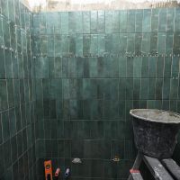 Укладка мелкой плитки в туалете (ПИК, Водный Стадион)