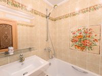 Бежевая плитка 20х20 с декорами и бордюром