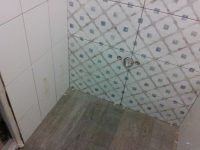 Укладываем настеную плитку в ванной