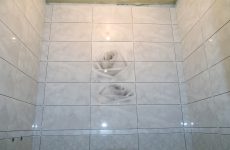 Облицовка стен плиткой Нежность BELLEZA с декором и бордюром