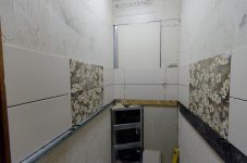 Приступаем к плиточным работам в туалете