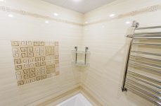 Испанская плитка TAU Ceramica Tabriz украшает ванную комнату
