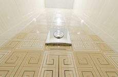 Геометрический орнамент на всю стену (испанская плита TAU Ceramica Tabriz)
