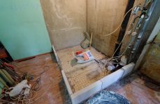 Приступаем к постройке новых стен ванной комнаты