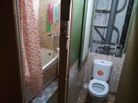 Фото до ремонта, после ремонта останется только шторка для ванной