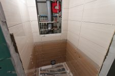 Кладем плитку в туалете