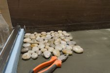 Мозаика из натуральной гальки на сетке