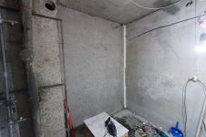 Произведен слом шиферных перегородок и потолка