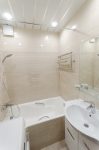 В конце ремонта получили светлую и уютную ванную комнату