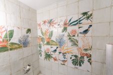 Настенное панно из плитки Птицы в джунглях Mural Sonata