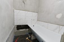 Стальную ванну усилили блоками (дно, борты)