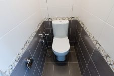 Ремонт в тулете, унитаз, гигиенический душ