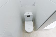 Унитаз остался на старом месте