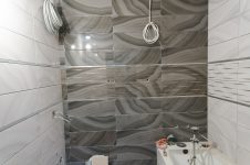 Работа с плиткой в ванной