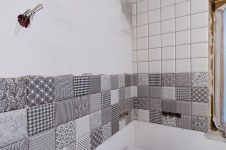 Фартук на кухне, черно-белая плитка 20x20 Mainzu Bombato 15x15