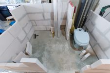 Строительство перегородок из газоблоков для совмещенного санузла