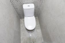 Туалет, обычный напольный унитаз