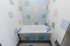 Укладка настенной плитки в ванной