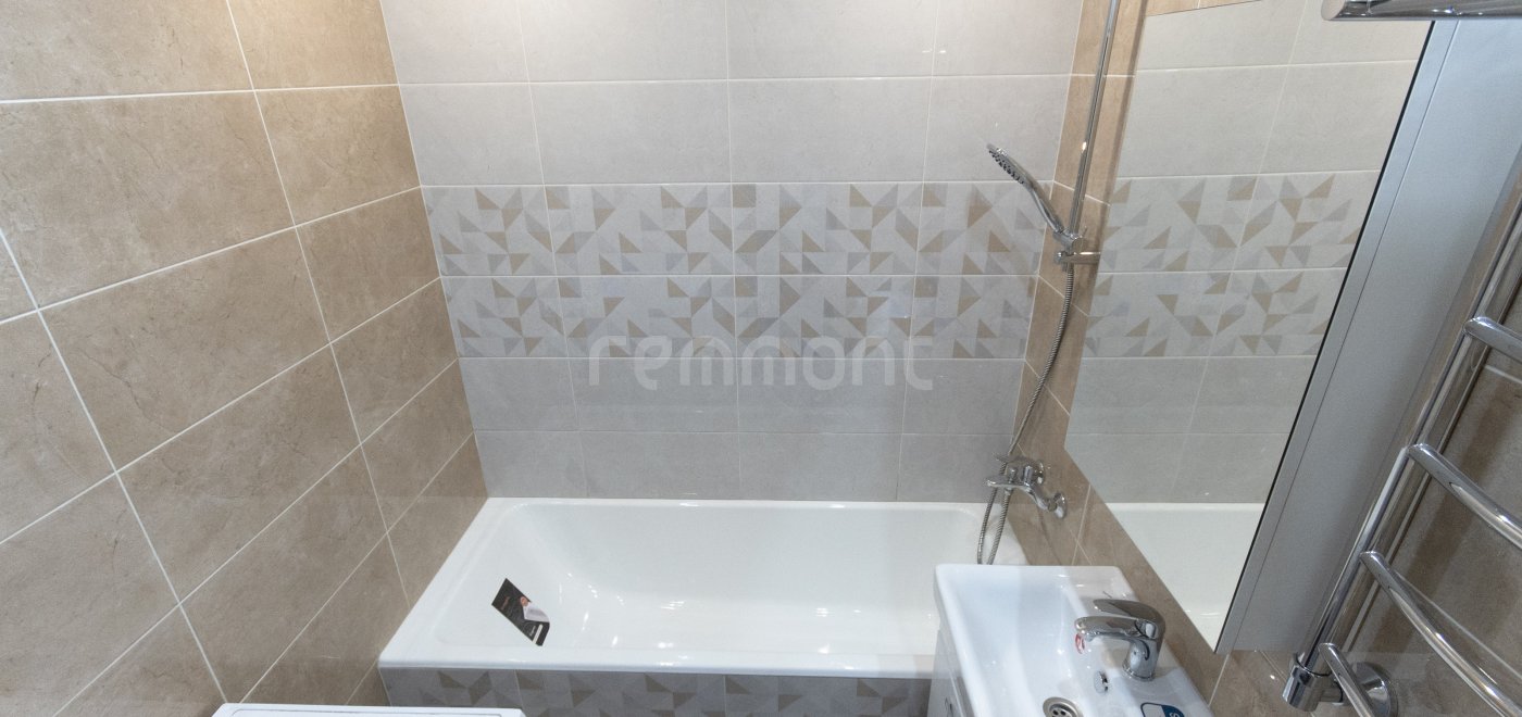 Ремонт ванной комнаты 170x170 и туалета 80x105 (серия П44) Laparet Slim