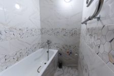 Укладка плитки Alta Cera 25x50 Eterna в ванной