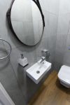 Туалет 140x95 ПИК, после ремонта, рукомойник с зеркалом