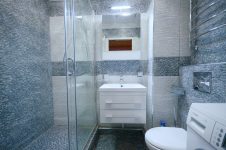 Мы объединили раздельный санузел Aparici Bulder Grey Random